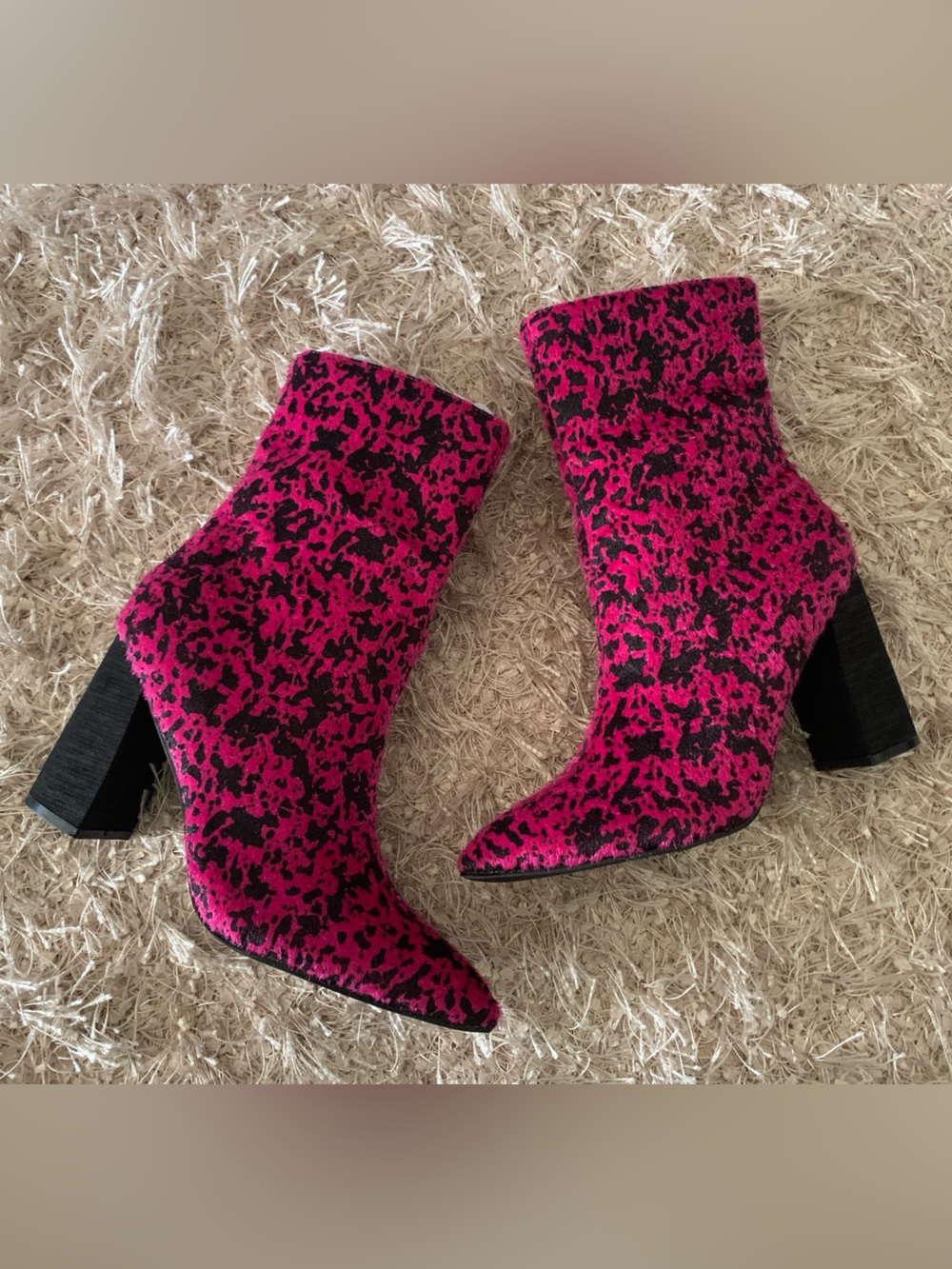 Women's Hot Pink Fuchsia Black Patterned Ankle Boots w Block Heel size 9 NWOT